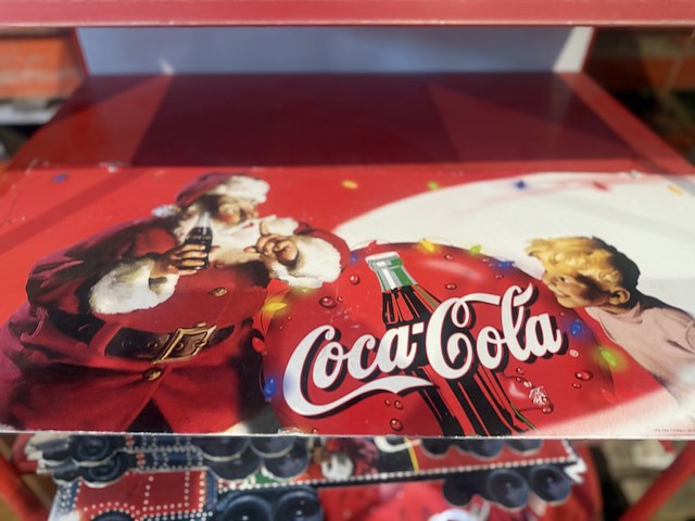 Coca cola display met diverse toebehoren - afbeelding 3 van  7