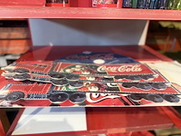 Coca cola display met diverse toebehoren - afbeelding 4 van  7