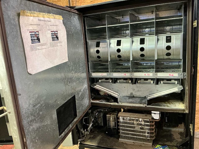 Coca cola verkoopautomaat - afbeelding 2 van  10