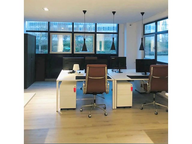 Cognac + tweedehands bureaustoel - geïnspireerd door eames pad - afbeelding 3 van  5