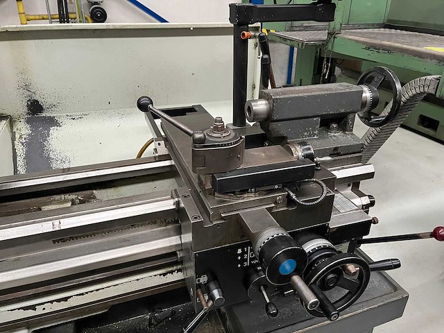 Colchester - master 3250 - universele draaibank - afbeelding 2 van  7