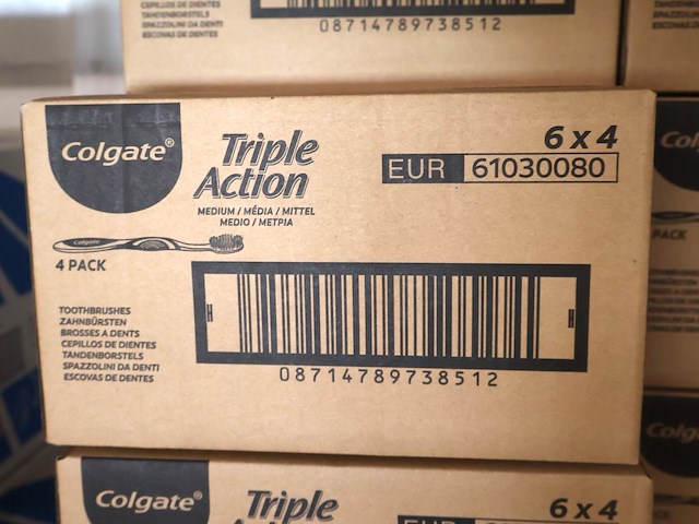 Colgate triple action tandenborstel 6x4x4 (plm 50) - afbeelding 4 van  4
