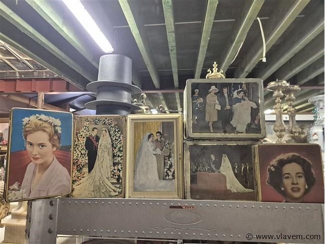 Collectie blikken dozen koningshuis +- 33stuks - afbeelding 1 van  14