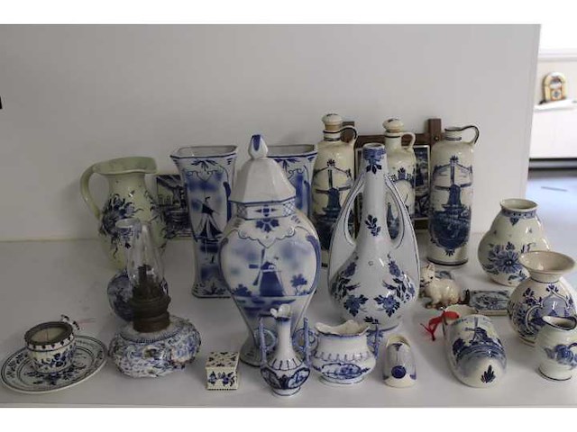 Collectie delfts blauwe beelden - afbeelding 5 van  9