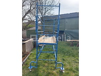 Comabi-buisvormige stalen steigers voor schilders - afbeelding 2 van  2