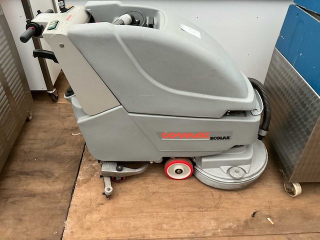 Comac ecolab simpla 45 b schrobzuigmachine - afbeelding 1 van  7