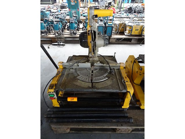Combi-verstekzaag dewalt - afbeelding 1 van  4