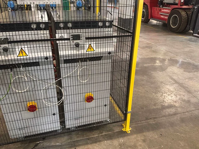 Combinatielot (lot 45 t/m 58) - automatische lamineer- en hogedrukvormlijn - afbeelding 8 van  198