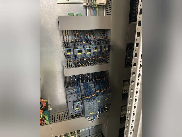 Combinatielot (lot 45 t/m 58) - automatische lamineer- en hogedrukvormlijn - afbeelding 17 van  198