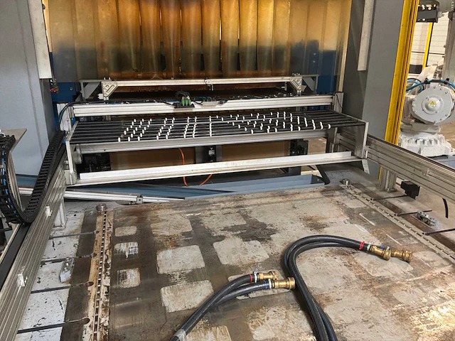 Combinatielot (lot 45 t/m 58) - automatische lamineer- en hogedrukvormlijn - afbeelding 125 van  198