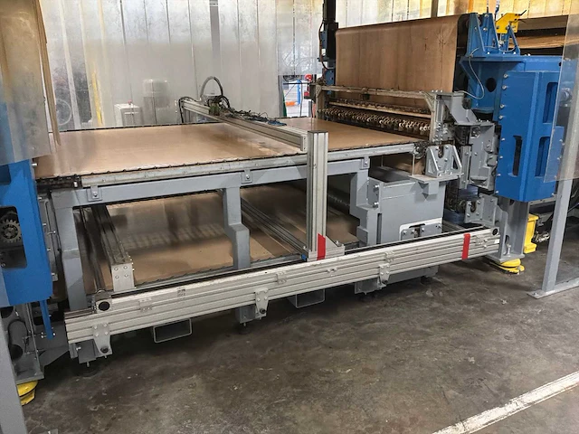 Combinatielot (lot 45 t/m 58) - automatische lamineer- en hogedrukvormlijn - afbeelding 89 van  198