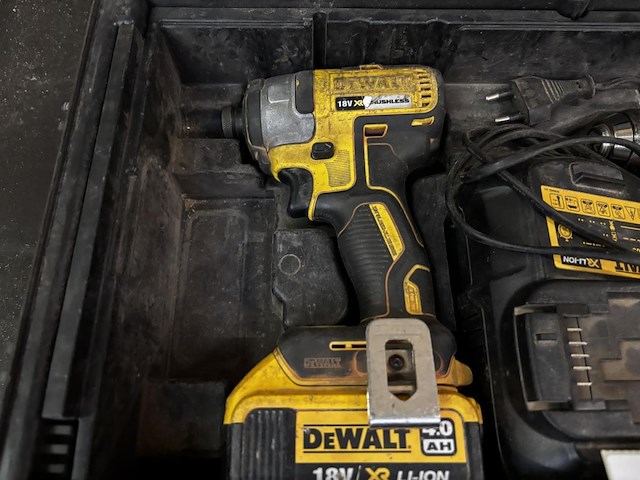 Combiset accu slagschroevendraaier en schroefmachine dewalt - afbeelding 4 van  10