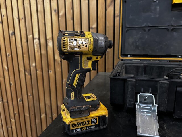 Combiset accu slagschroevendraaier en schroefmachine dewalt - afbeelding 5 van  10