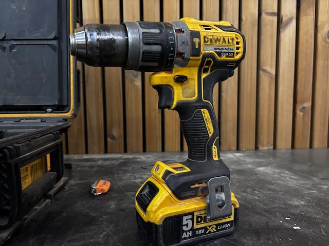 Combiset accu slagschroevendraaier en schroefmachine dewalt - afbeelding 8 van  10