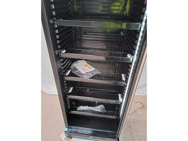 Combisteel - 2025 - koelvitrine - afbeelding 2 van  4