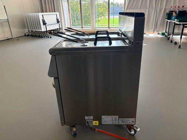 Combisteel dubbele gasfriteuse friteuse op gas - afbeelding 4 van  11