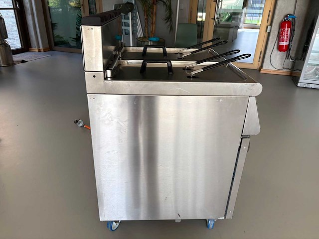 Combisteel dubbele gasfriteuse friteuse op gas - afbeelding 6 van  11
