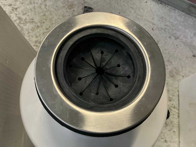 Commander heavy duty 8000 gootsteen verbrijzelaar - afbeelding 3 van  4