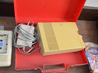 Commodore 64 sfx, commodore cassettespeler, commodore 1541-ii floppy disk drive, 2 controllers, spel pitfall voor commodore, 4 lege doosjes - afbeelding 5 van  8