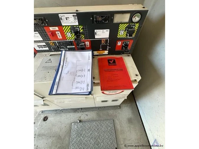Compacte hoogspanningscabine met kyte powertech transformator (bouwjaar 2021, serienummer 1112105200) en schneider electric schakelinstallatie. voorzien van externe aansluitingen. - afbeelding 2 van  10