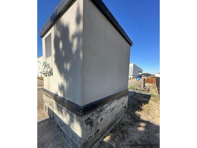 Compacte hoogspanningscabine met kyte powertech transformator (bouwjaar 2021, serienummer 1112105200) en schneider electric schakelinstallatie. voorzien van externe aansluitingen. - afbeelding 3 van  10