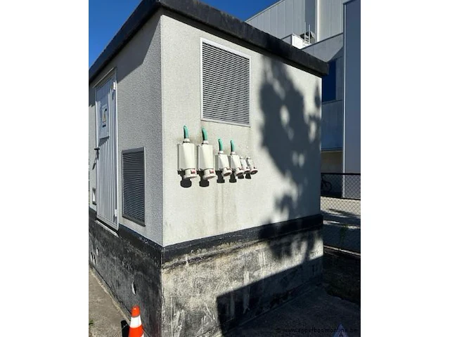Compacte hoogspanningscabine met kyte powertech transformator (bouwjaar 2021, serienummer 1112105200) en schneider electric schakelinstallatie. voorzien van externe aansluitingen. - afbeelding 5 van  10