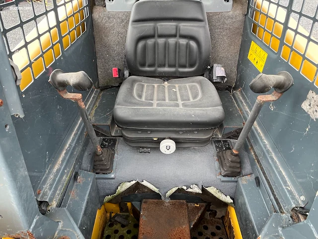 Compacte schranklader (skid steer) gehl 5240 - afbeelding 4 van  39