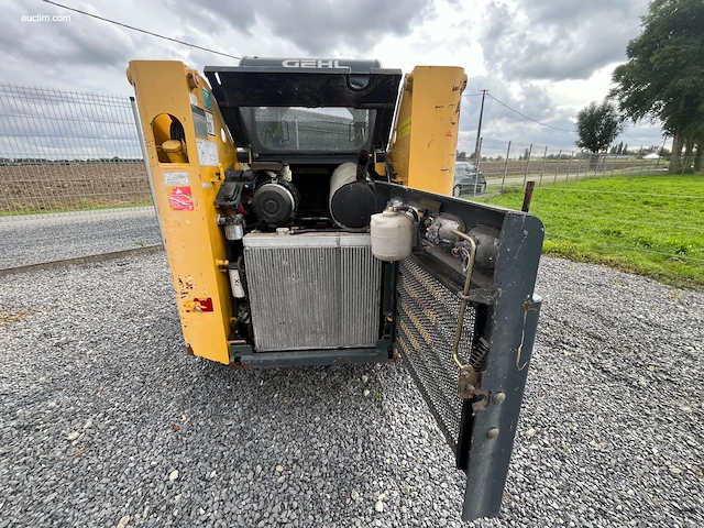 Compacte schranklader (skid steer) gehl 5240 - afbeelding 13 van  39