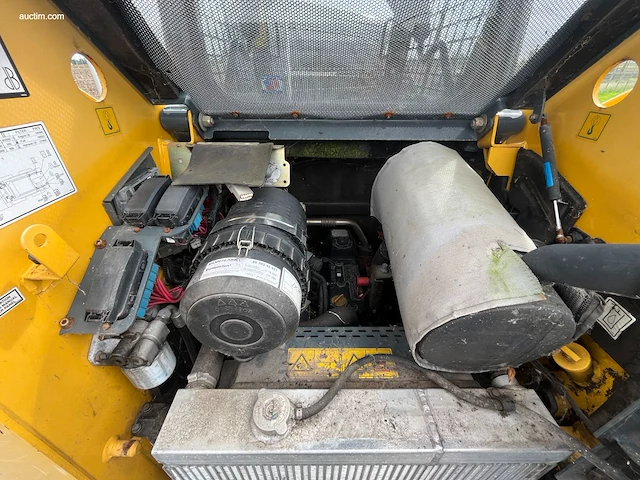 Compacte schranklader (skid steer) gehl 5240 - afbeelding 14 van  39