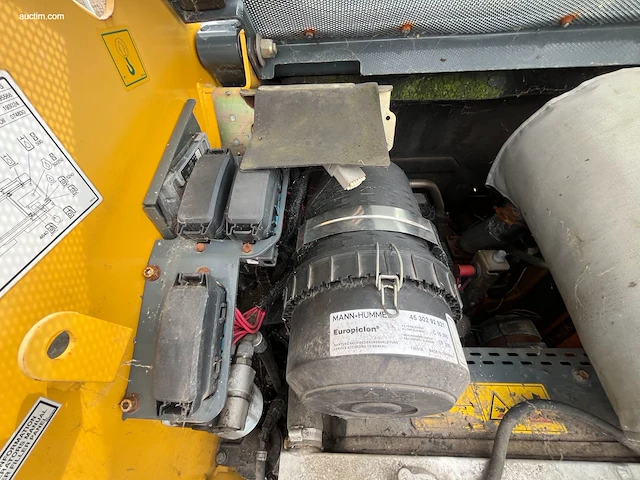 Compacte schranklader (skid steer) gehl 5240 - afbeelding 15 van  39