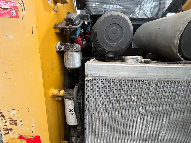Compacte schranklader (skid steer) gehl 5240 - afbeelding 16 van  39