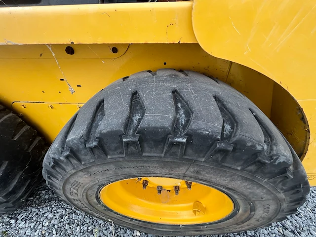 Compacte schranklader (skid steer) gehl 5240 - afbeelding 22 van  39