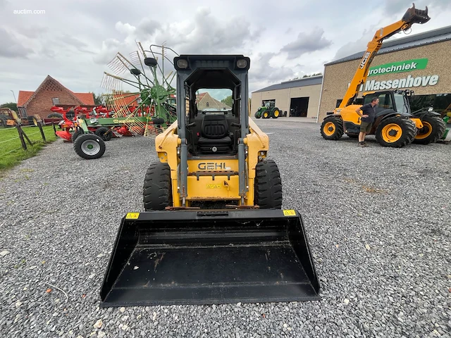 Compacte schranklader (skid steer) gehl 5240 - afbeelding 12 van  39