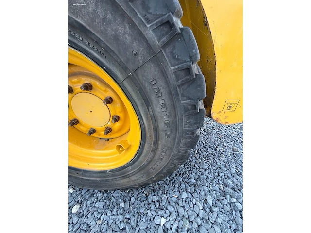 Compacte schranklader (skid steer) gehl 5240 - afbeelding 25 van  39