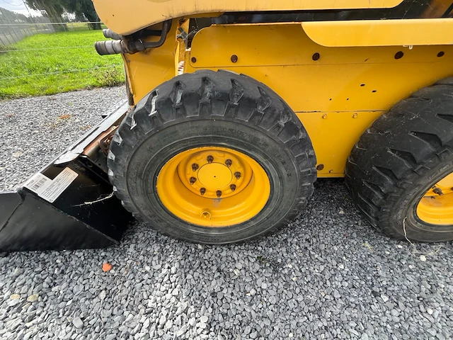 Compacte schranklader (skid steer) gehl 5240 - afbeelding 26 van  39