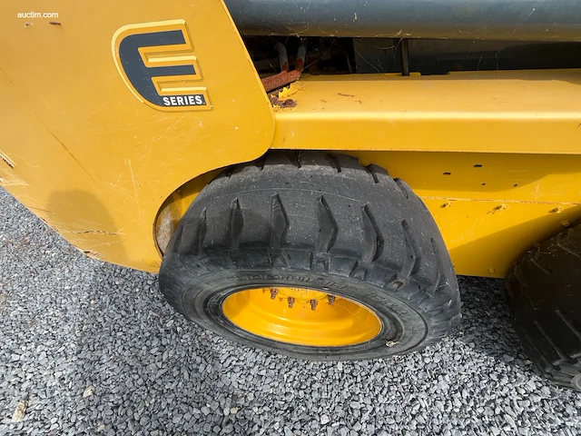 Compacte schranklader (skid steer) gehl 5240 - afbeelding 31 van  39