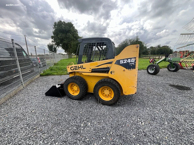Compacte schranklader (skid steer) gehl 5240 - afbeelding 34 van  39