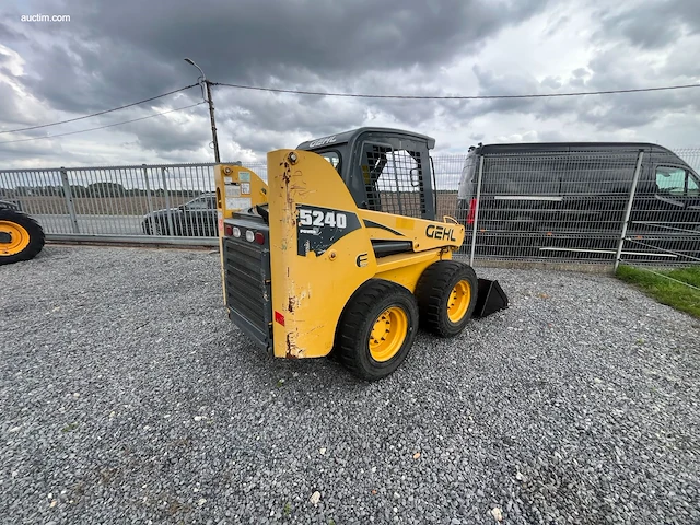 Compacte schranklader (skid steer) gehl 5240 - afbeelding 36 van  39
