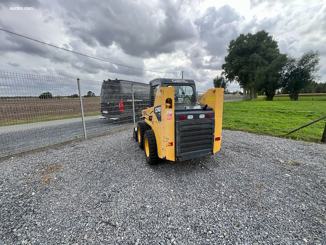Compacte schranklader (skid steer) gehl 5240 - afbeelding 37 van  39
