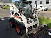 Compactlader met bak, veegmachine en vorken, bobcat 773, bouwjaar 1999, serienummer 509617404, 33 kw, 2.700 kg, wielaandrijving