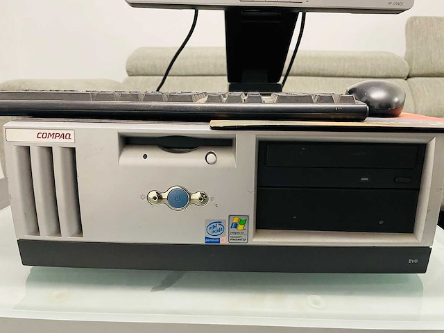 Compaq - desktop - desktop - afbeelding 3 van  5