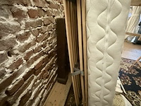 Compleet gedemonteerd bed - afbeelding 1 van  2