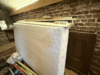 Compleet gedemonteerd bed - afbeelding 2 van  2