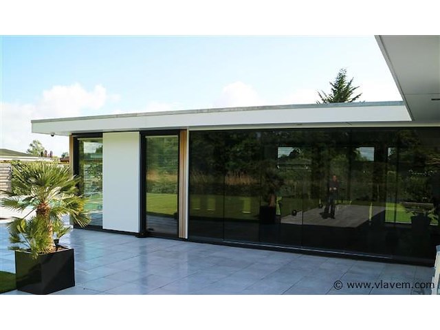 Compleet glazen schuifdeursysteem 3 deurs, veiligheidsglas 10 mm, 2640 mm breed, 3 stuks deuren 900 mm 2350 mm hoog, mat zwart ral 9005 - afbeelding 6 van  14