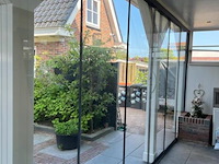 Compleet glazen schuifdeursysteem 4 deurs, veiligheidsglas 10 mm, 3570 mm breed, 4 stuks deuren 900 mm 2300 mm hoog, mat zwart ral 9005 - afbeelding 7 van  13