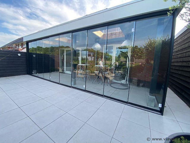 Compleet glazen schuifdeursysteem 4 deurs, veiligheidsglas 10 mm, 3750 mm breed, 4 stuks deuren 960 mm 2700 mm hoog, antraciet lichtgrijs ral 7016 - afbeelding 1 van  13