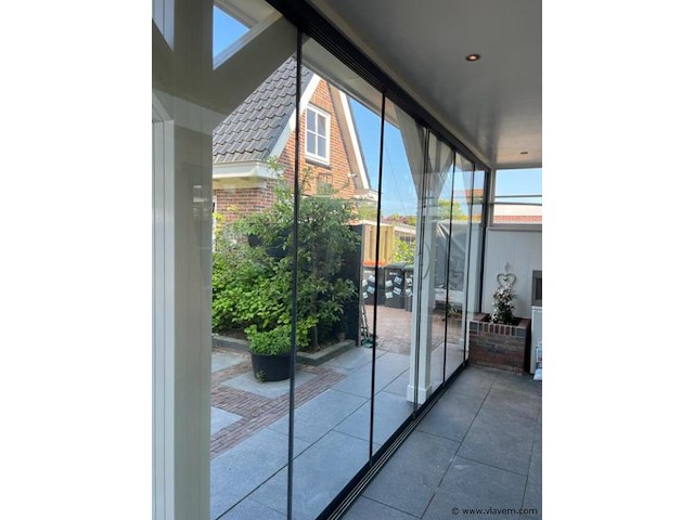 Compleet glazen schuifdeursysteem 5 deurs, veiligheidsglas 10 mm, 4680 mm breed, 5 stuks deuren 960 mm 2250 mm hoog, mat zwart ral 9005 - afbeelding 7 van  13