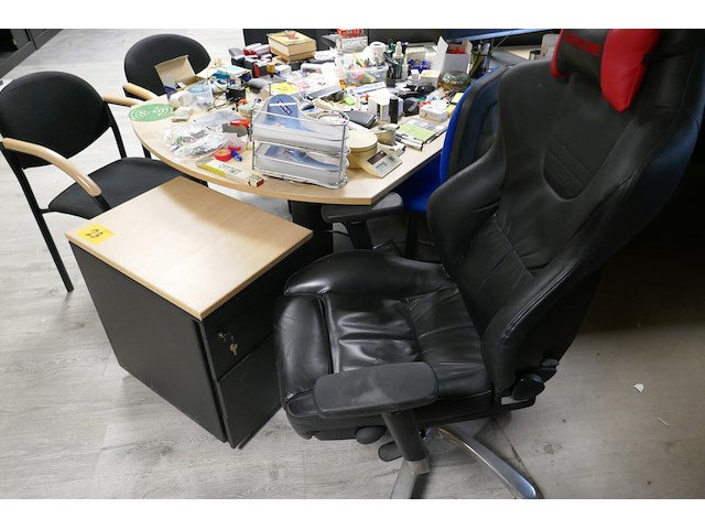 Compleet ingerichte bureau - afbeelding 2 van  7