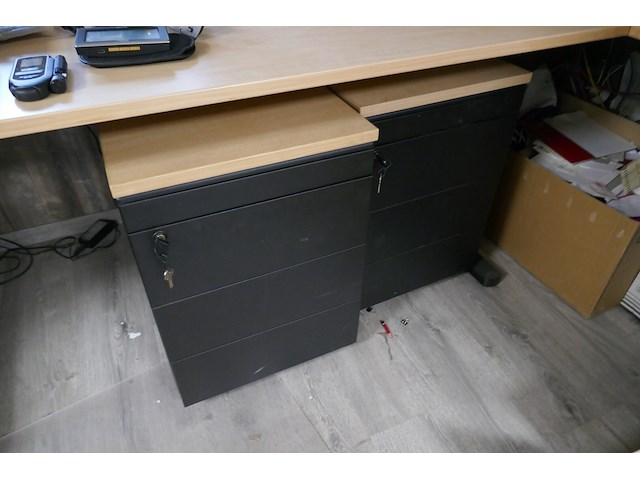 Compleet ingerichte bureau - afbeelding 6 van  7