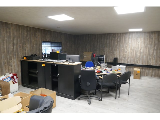 Compleet ingerichte bureel met verschillende ruimtes mét ventilatie-verwarming - afbeelding 3 van  15